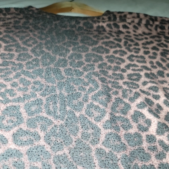 Sundry Anthropologie leopard print sweatshirt, size 1 - Picture 7 of 7